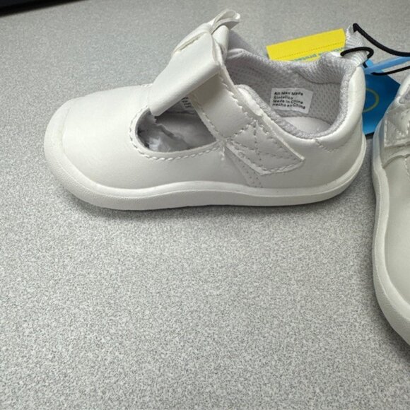 NEW STRIDE RITE MUNCHKIN WHITE VELCRO SHOES, SIZE 4 - Picture 3 of 5